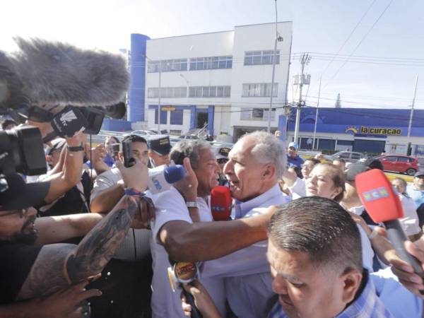 Este lunes, Nasry “Tito” Asfura, exalcalde de Tegucigalpa y actual precandidato a la presidencia por el Partido Nacional, se presentó de forma voluntaria a los tribunales en Materia de Criminalidad Organizada, Corrupción y Medio Ambiente.