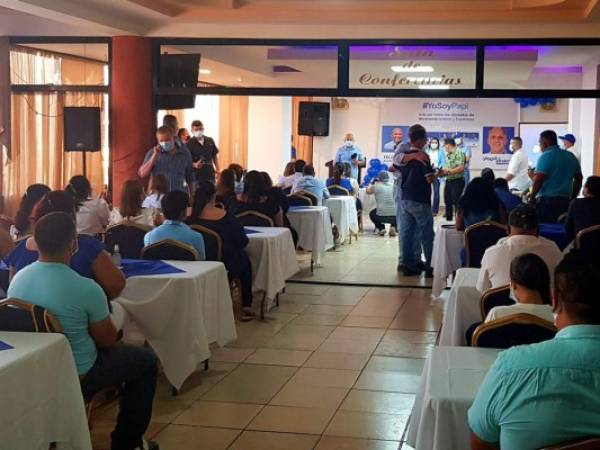 En la reunión política participaron los 10 precandidatos a alcalde de Colón, los cuatro aspirantes a diputados y los gerentes municipales de campaña. Foto: cortesía Twitter Reinaldo Sánchez.