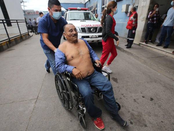 Más de 20 personas heridas están siendo trasladadas al Hospital Escuela en ambulancias, mientras que, lamentablemente, al menos 11 personas, incluyendo varios niños, han perdido la vida en este trágico suceso.