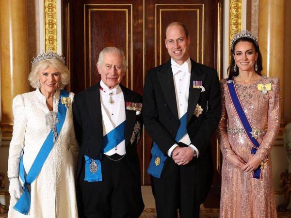 El inicio del año 2024 ha sido difícil para la monarquía británica, con el anuncio de los cánceres que padecen el rey Carlos III y la princesa Catalina, esposa de su hijo mayor Guillermo. En un plazo de mes y medio fueron anunciados los dos cánceres, sin especificar su naturaleza en ambos casos. El silencio que han guardado sobre la enfermedad que padecen ha causado controversia y especulaciones sobre su verdadera situación