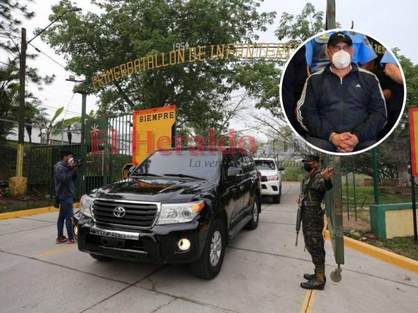 Uno de los vehículos que formó parte del traslado, al momento de su salida de la Dirección Nacional de Fuerzas Especiales, donde estuvo recluido desde su captura.