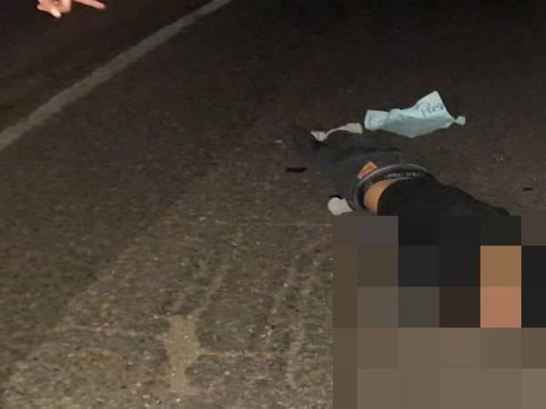 El cuerpo de la víctima quedó junto a un trozo de papel en el que se leía “por andar de sapo”.