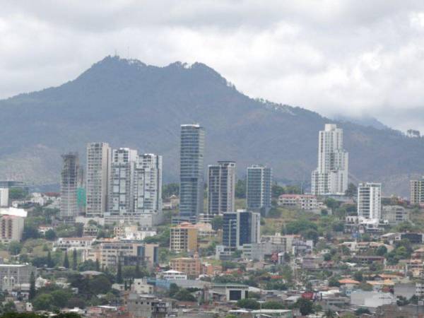 Los cielos vuelven a dejar ver la ciudad con claridad, luego de esconderse en la densa capa de humo.