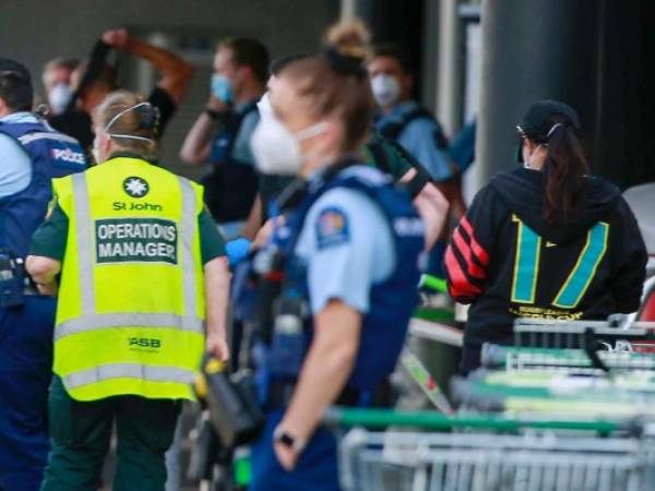 El ataque ocurrió alrededor de las 14:40 horas en un supermercado Countdown de la ciudad más grande del país, Auckland.