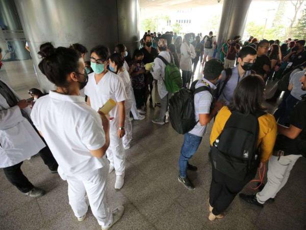 Los estudiantes abandonaron sus salas, menos emergencia.