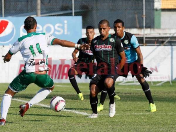 El Tiburón llegaba motivado luego de sacarle los tres puntos a Motagua en la capital. Mientras que los Canecheros fueron vapuleados por Olimpia la pasada fecha en el Juan Ramón Brevé. Foto: EL HERALDO