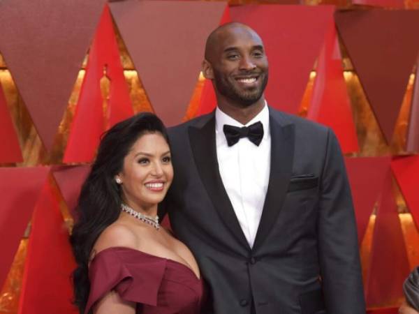 El fallecido Kobe Bryan junto a su esposa Vanessa. Foto:AP