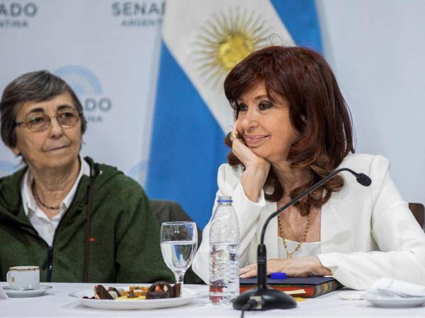 El atacante y otras tres personas están detenidas por el intento de magnicidio.