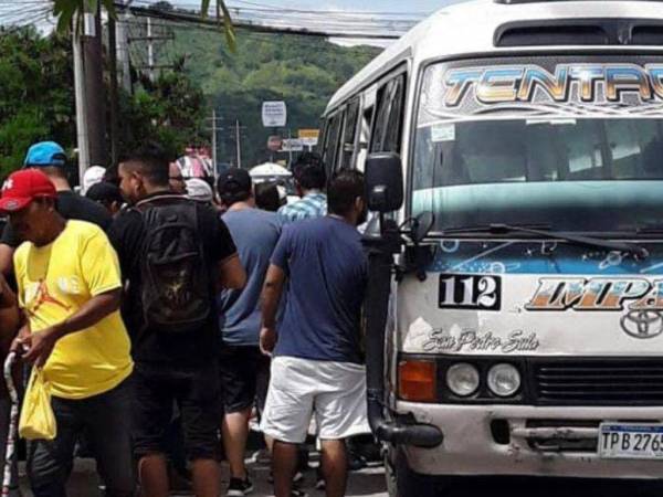 Tras la ráfaga de balas, habría fallecido el cobrador y habría resultado herido el conductor de la unidad de transporte de la empresa Impala en Choloma, Cortés.