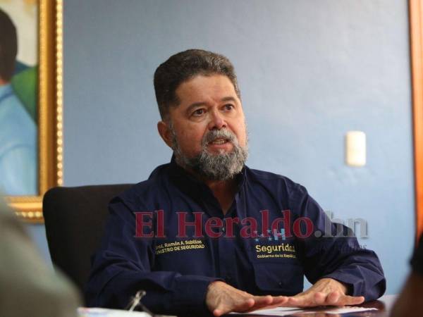 El general Ramón Sabillón Pineda explicó que aplicará una estrategia para combatir el flagelo de la extorsión en el país y parte de ese plan era que la Fuerza Anti Maras sea dirigida por la Policía.