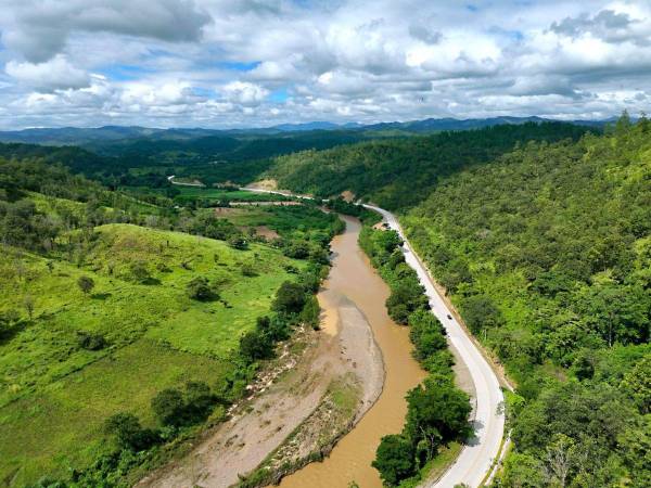 La nueva carretera de concreto hidráulico conecta Terrero Blanco, Patuca, hasta Las Lomas, Danlí.