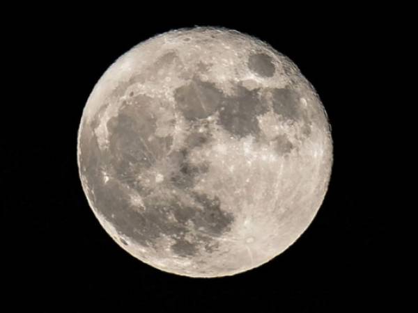 A diferencia de nuestro planeta, la Luna no tiene placas tectónicas. (Foto: AFP)