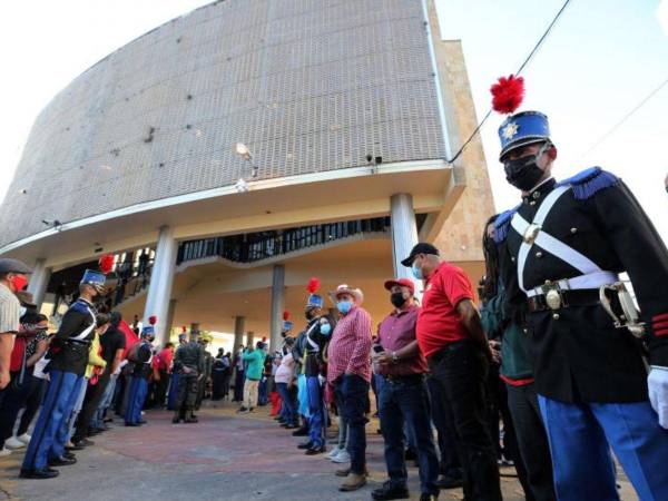 La instalaciones del Congreso permanecen bajo el resguardo de entes policiales.