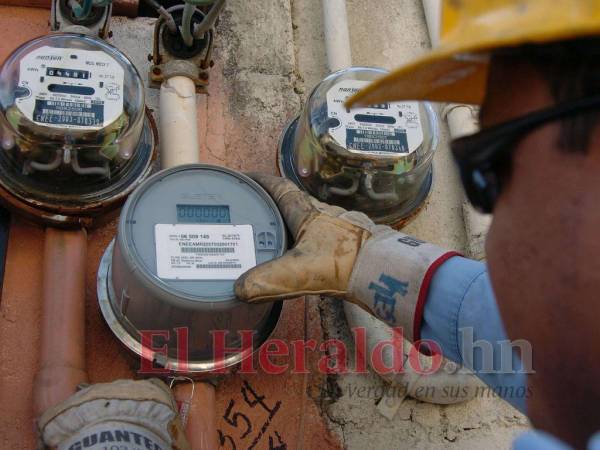 La rebaja a la tarifa favorecerá a 700,000 abonados de la estatal eléctrica.