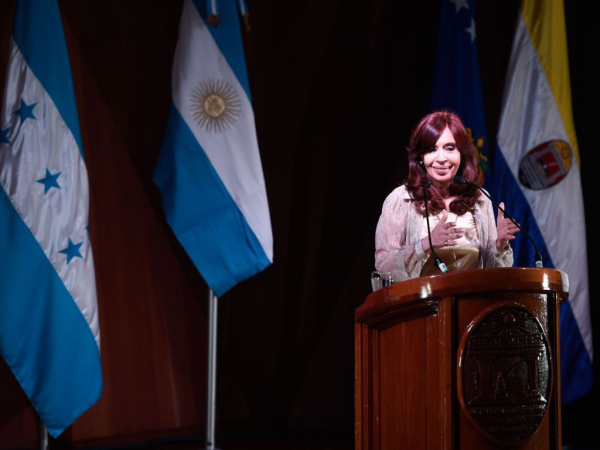 La vicepresidenta de Argentina, Cristina Fernández de Kirchner, dio un discurso en la UNAH.