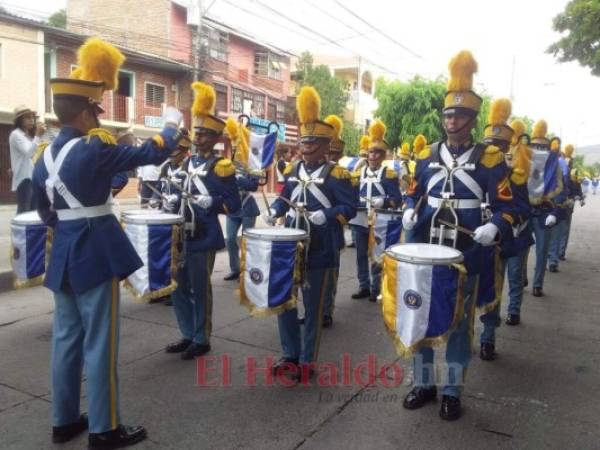 La banda de guerra de la Academia Militar de Aviación es una de las novedades del desfile de Comayagua. Foto: Juan Díaz / EL HERALDO.