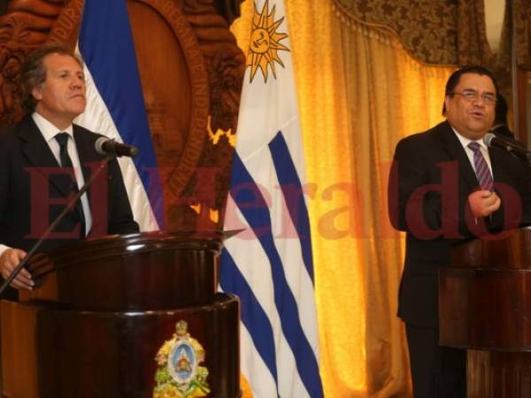 Luis Almagro junto al excanciller de Honduras, Arturo Corrales Álvarez. Foto: Archivo/ EL HERALDO