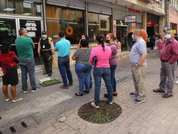 La mayoría de agencias bancarias trabajarán hasta el miércoles 27 de marzo.