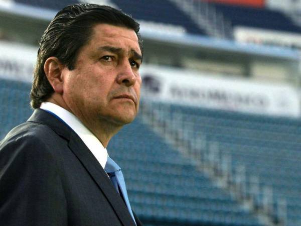 Luis Fernando Tena, entrenador de Guatemala, enfrentará a Honduras.