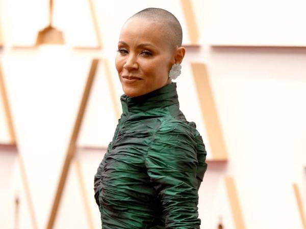 Jada Pinkett Smith luce muy segura y confidente con su cabellera rapada.