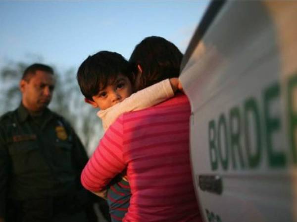 Un total de 4,624 niños hondureños fueron detenidos en los primeros siete meses del año fiscal 2018 de Estados Unidos. Foto: Agencia AFP