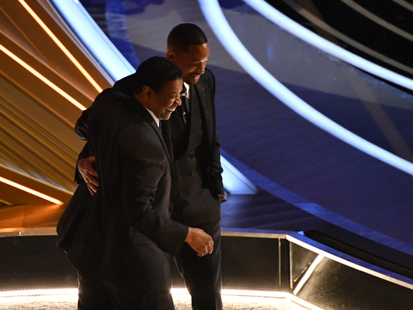 Denzel Washington fue uno de los primeros actores en acercarse a Will Smith tras el golpe a Chris Rock.