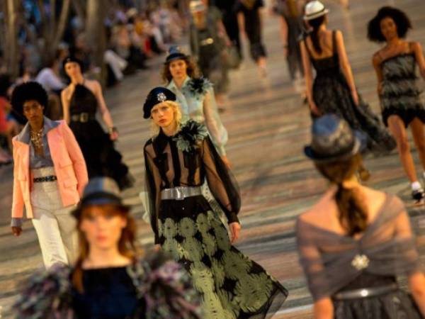 El desfile de modas fue la manifestación más extrema hasta la fecha del nuevo estatus de moda que ha adoptado Cuba. (foto: AP)