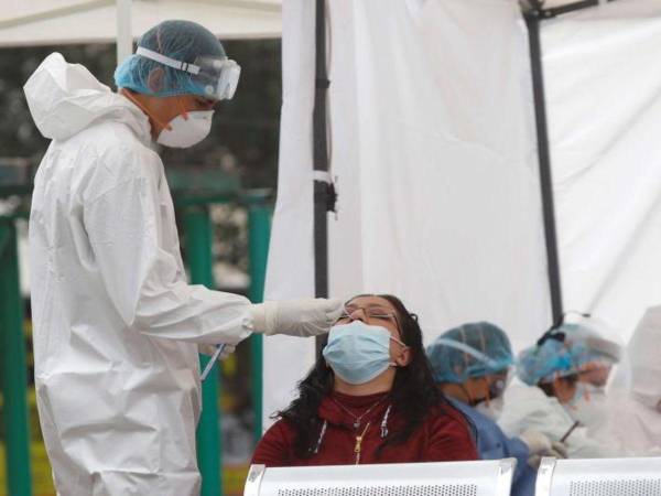 Ante el aumento de casos, médicos y autoridades sanitarias han hecho un llamado a la población a que utilicen de nuevo la mascarilla.