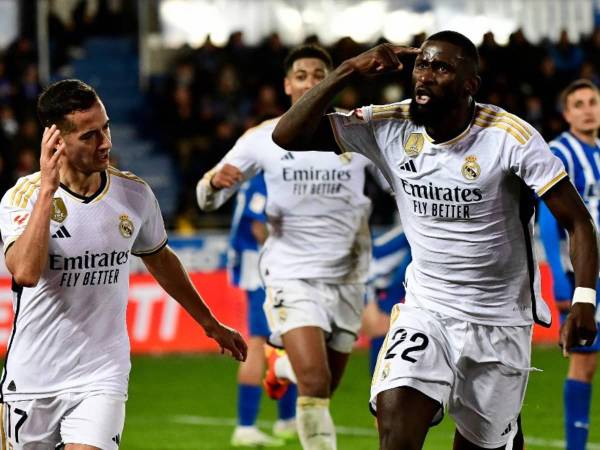 Lucas Vázquez celebrando con Antonio Rüdiger