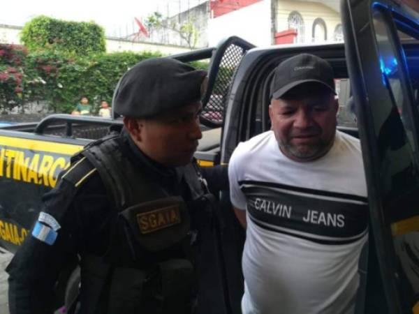 Rony Ortiz fue detenido bajo cargos de tráfico de cocaína a Estados Unidos, durante un operativo en una carretera del municipio de Colomba Costa Cuca, unos 125 km al oeste de Ciudad de Guatemala, dijo a periodistas Pablo Castillo, vocero de la Policía Nacional Civil.