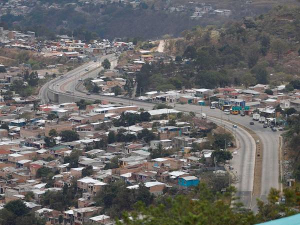 La capital de Honduras, formada por las ciudades gemelas de Tegucigalpa y Comayagüela, con más de 444 años de historia. Ambas están rodeadas de montañas, vestigios, bosques, ríos, cultura y miles de personas.