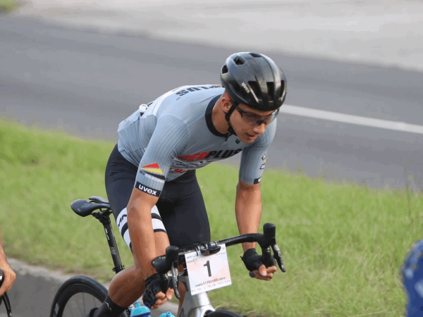 Luis López lidera la categoría Élite.