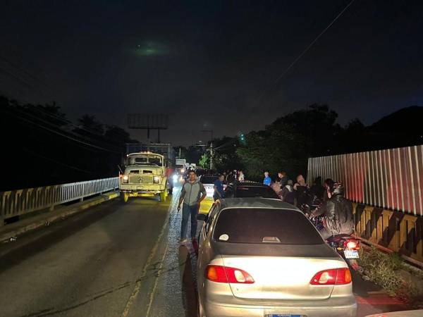 Con vehículos realizaron la toma de la carretera en la salida al sur, metros antes de la colona Loarque.