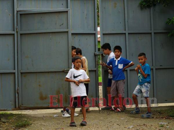 La salida de los niños del sistema educativo, según los analistas, es un problemaque se torna social debido a que pueden terminar saliendo del áis de manera irregular, ser reclutados por un grupo delictivo o ser parte de los que no trabajan ni estudian.