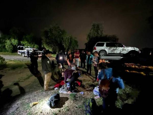 Este martes 3 de mayo, las autoridades mexicanas también identificaron a bordo de una camioneta de lujo a ocho centroamericanos, entre ellos cinco hondureños y tres guatemaltecos que se trasladaban de manera irregular.