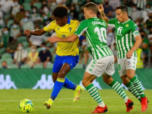 Choco Lozano fue determinando en el empate del Cádiz ante el Real Betis en la jornada dos en España. Foto: LaLiga