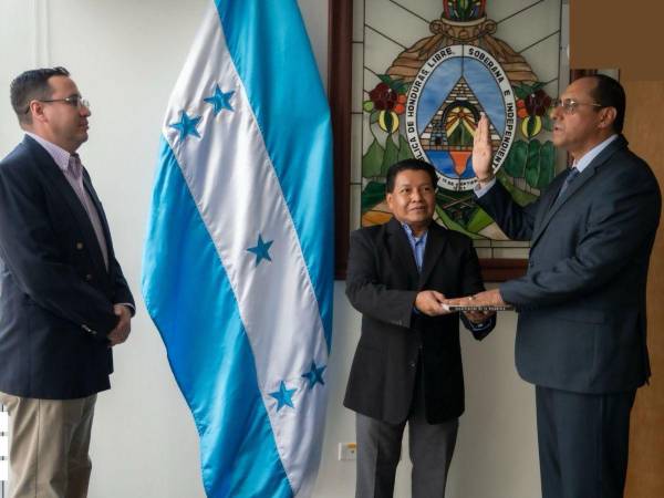 El extitular de la institución castrense dejó el uniforme y pasará a usar traje en un puesto donde antes estaba Elías Melgar Urbina.