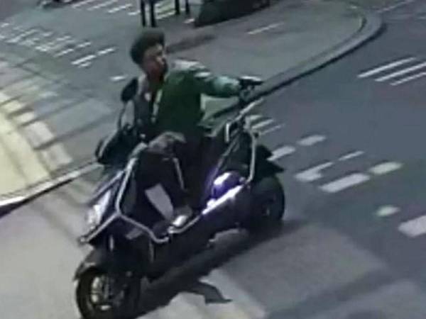 Un tirador que se desplazaba a bordo de una scooter (moto ligera) mató a disparos a un hombre de 87 años e hirió a otras tres personas en las últimas horas en las calles de Brooklyn y Queens. El hombre disparó al azar, según reveló a la Policía tras ser detenido e identificado como Thomas Abreu, de 25 años.