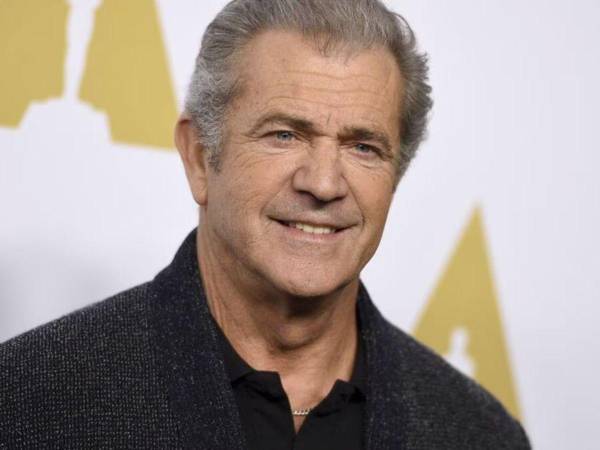 Mel Gibson es un reconocido actor y director de cine que ha dejado una marca en la industria del entretenimiento con su talento y visión cinematográfica. Ha ganado dos premios Óscar por Braveheart (Mejor director y mejor película) y una nominación adicional a mejor director por el largometraje Hasta el último hombre (2016).