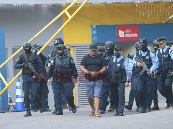 “El Señor de los Cielos” cuando salía de la Dirección Nacional de Fuerzas Especiales rumbo a la Corte Suprema de Justicia.