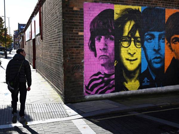 La canción fue realizada a partir de una maqueta grabada en los años 1970 por John Lennon en su apartamento neoyorquino.