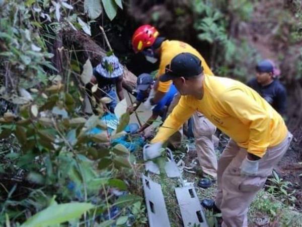 El cuerpo de la víctima quedó en una hondonada del municipio de La Esperanza.