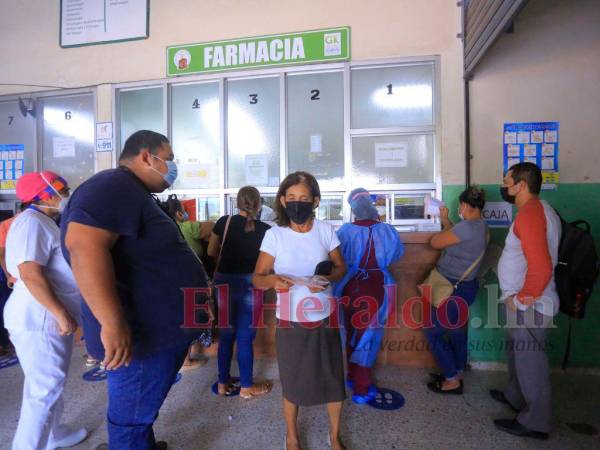 Los pacientes con enfermedades crónicas se están viendo afectados por el desabastecimiento de medicamentos en los hospitales.