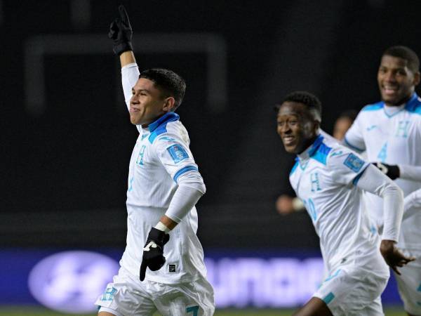 Odín Ramos de tiro libre anotó el 1-0 para Honduras.