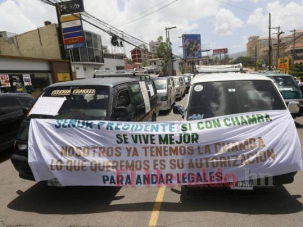 Los conductores se manifestaron en el bulevar Suyapa de la capital de Honduras. Foto: Marvin Salgado/EL HERALDO