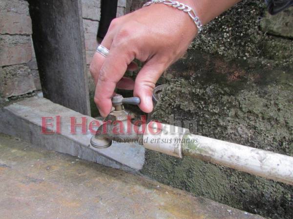 Las autoridades del SANAA mantienen sin agua a varias colonias entre ellas a la Residencial Villa Universitaria.