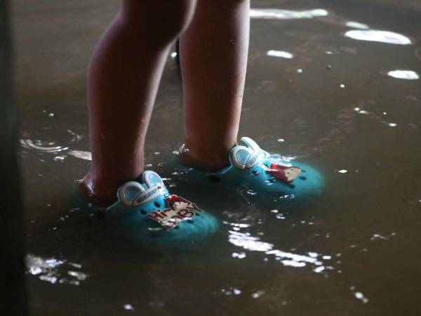 La tormenta tropical Pilar causó estragos en Centroamérica. Hasta ahora, las autoridades han reportado la muerte de cuatro personas y también pérdidas materiales. De acuerdo con la información del Centro Nacional de Huracanes (NHC) de Estados Unidos, el fenómeno natural se está alejando rumbo al Pacífico.