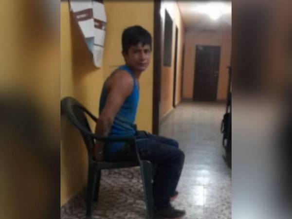 Fotografía de Rogelio Gómez (hijo), tras ser detenido por agentes de la Policía Nacional en Santa Bárbara.