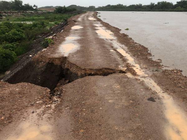 Los pobladores alertaron a los ingenieros encargados de la construcción de la borda, que esta no iba a aguantar. Además, EL HERALDO Plus denunció la ineficiencia del proyecto.