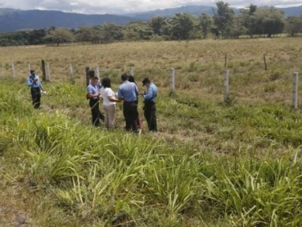 Las autoridades llegaron al lugar donde se encontraba el cuerpo, quien presuntamente murió intoxicado.